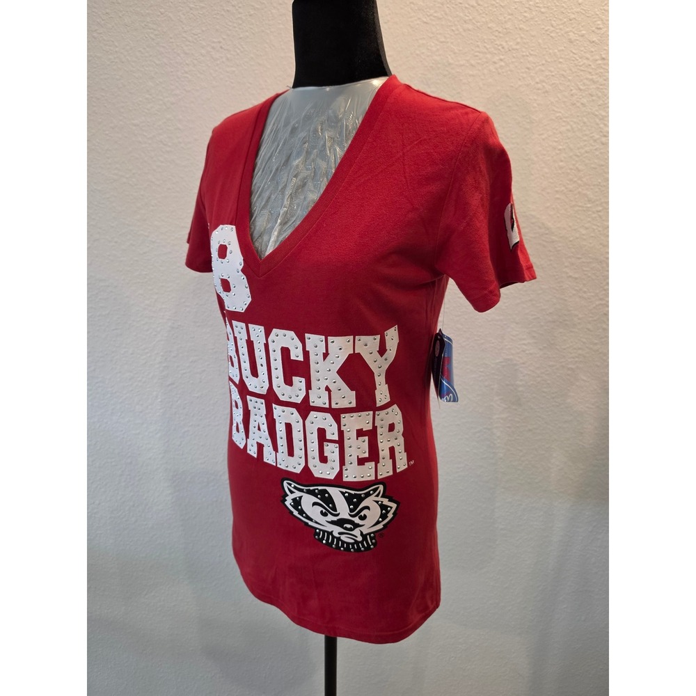 E5 College Classics Wisconsin Badgers Red V-Neck Studded Graphic T-Shirt Medium